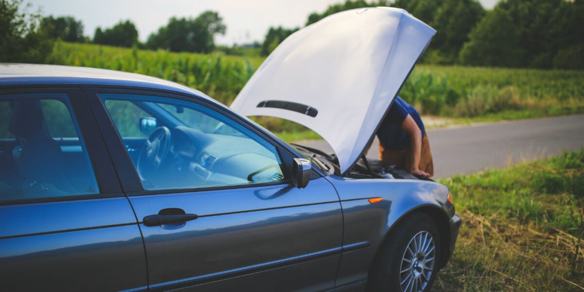 Stranded Drivers: Roadside Equipment Every Driver Should Have In Their Trunk